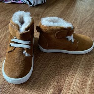 NWOT monkey feet USA shoes